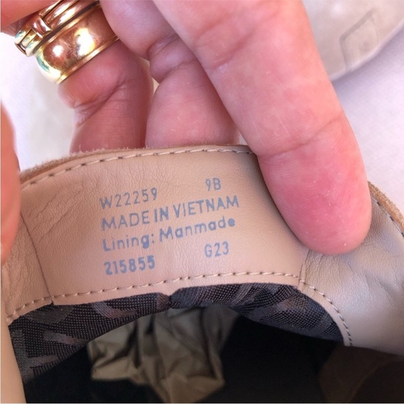 Cole Haan Laina Bootie Plain Toe Suede Plain Chelsea Boots Elegant Style Sz 9B - Picture 13 of 16